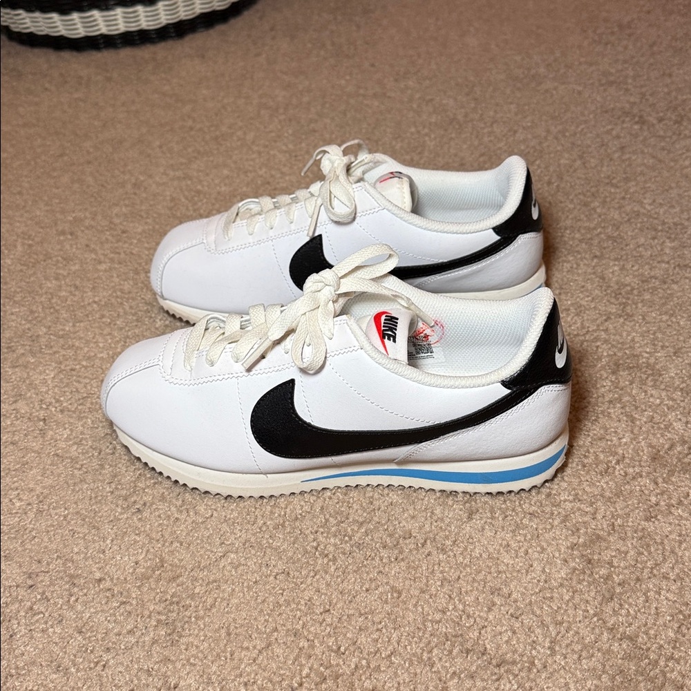 Nike Cortez in White Leather - Picture 3 of 8